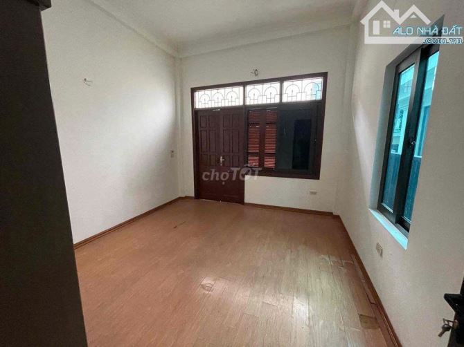 Cho thuê nhà Ngõ 2 Đại Từ, Phường Đại Kim, Quận Hoàng Mai, Hà Nội dt 40m2 x2.5 tầng 3Pn - 3