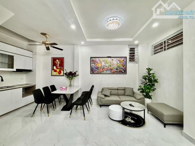 Bán gấp nhà đẹp 5 tầng full nội thất cách ô tô 50M Phố Võ Chí Công 35M 5T giá hơn 8 Tỷ