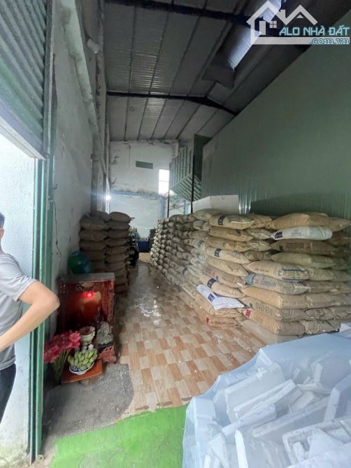 NHÀ KHO XƯỞNG - DT 876M - ĐƯỜNG XE CÔNG RA VÀO - KHU VỰC NHIỀU CTY - KHO XƯỞNG - GIÁ 19,5