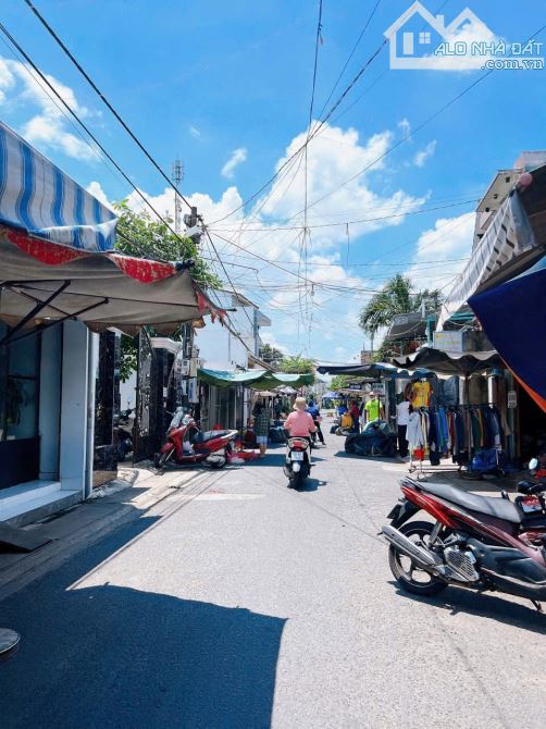 Bán Nhà Hạ giá 300 tr ( 4,5 tỷ còn 4,2 tỷ )  nhà 1 Lầu 1 Trệt mặt tiền chợ số 6  PTân Biê