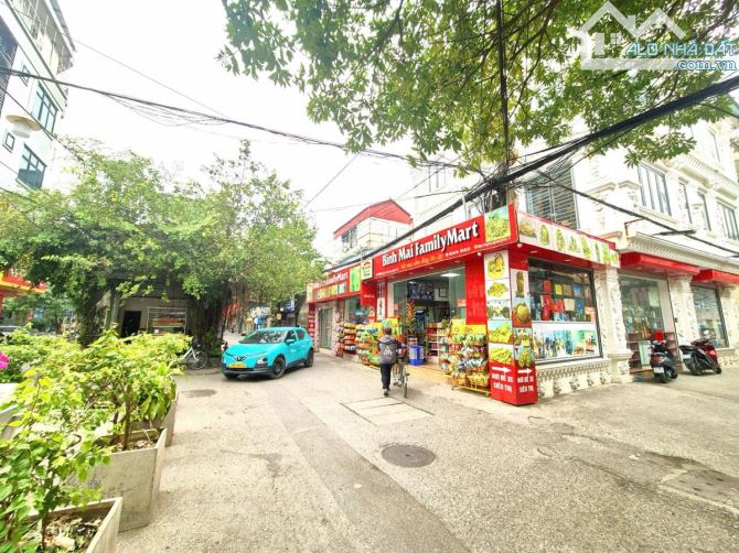 BÁN ĐẤT PHÂN LÔ PHỐ NGÔ GIA TỰ LONG BIÊN 16 TỶ DT 100M2 MT 5.2M Ô TÔ TRÁNH KINH DOANH