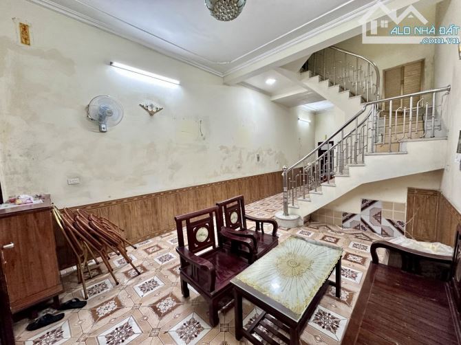 Cho thuê nhà nguyên căn 60m2 phố Thượng Thanh, Long Biên, HN.