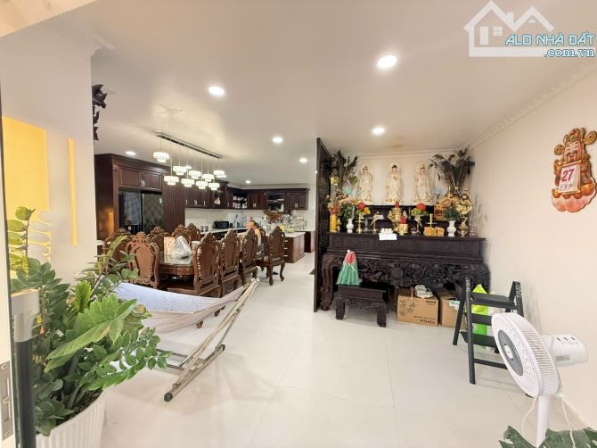 Bán hoặc cho thuê nhà phố 13E Intresco Bình Hưng 🏡Diện tích 7x20= 140m2 , 1 trệt 3 lầu - 10