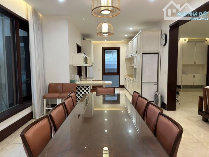 Biệt thự Vườn Đào 4 tầng, lô góc 3 mặt thoáng DT217m2, MT25m, 155 tỷ Tây Hồ