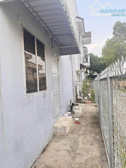 Cho thuê nhà 83 m2 đường Hồ Trung Hành có sân rộng 4 triệu - 1