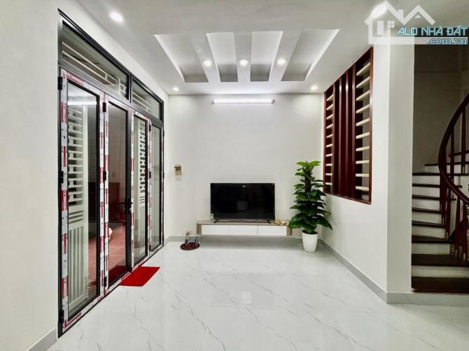 Bán gấp nhà đẹp 5 tầng full nội thất cách ô tô 50M Phố Võ Chí Công 35M 5T giá hơn 8 Tỷ - 1