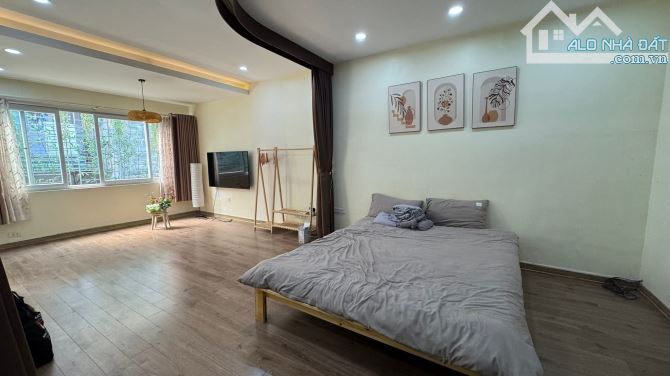 TẬP THỂ LÊ THÁNH TÔNG-VỊ TRÍ ĐỈNH-Ô TÔ ĐÔ-ĐẦY ĐỦ NỘI THÂT-Ở NGAY-NHÀ THOÁNG MÁT AN NINH