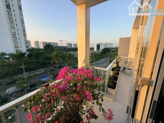 Bán hoặc cho thuê nhà phố 13E Intresco Bình Hưng 🏡Diện tích 7x20= 140m2 , 1 trệt 3 lầu - 1