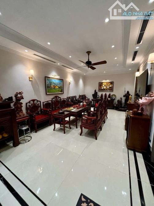 Bán nhà Liễu Giai 42m2, vị trí siêu đẹp, nội thất sang xịn, vài bước ra phố giá chỉ 9,7 tỷ