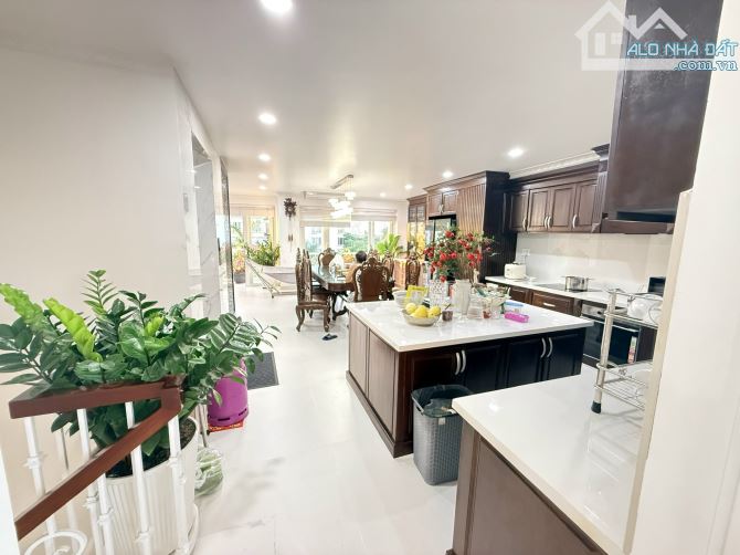 Bán hoặc cho thuê nhà phố 13E Intresco Bình Hưng 🏡Diện tích 7x20= 140m2 , 1 trệt 3 lầu - 14