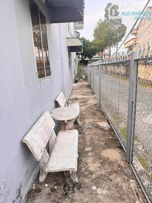 Cho thuê nhà 83 m2 đường Hồ Trung Hành có sân rộng 4 triệu - 15