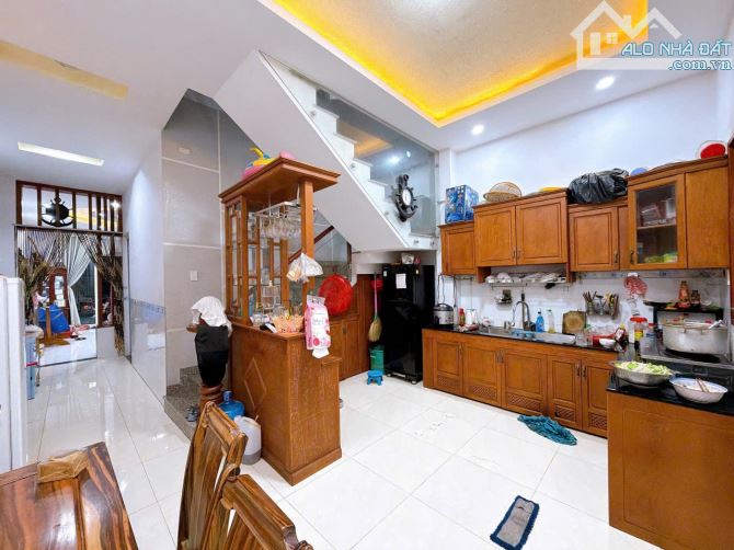 Bán Nhà Hạ giá 300 tr ( 4,5 tỷ còn 4,2 tỷ )  nhà 1 Lầu 1 Trệt mặt tiền chợ số 6  PTân Biê - 2