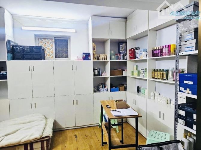 Bán Chung cư Giảng Võ. Diện tích sdung gần 100m2, 2ngủ, 2wc. Thiết kế 2 tầng. Sổ đỏ.