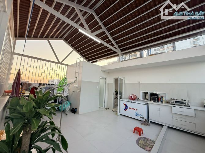 Bán hoặc cho thuê nhà phố 13E Intresco Bình Hưng 🏡Diện tích 7x20= 140m2 , 1 trệt 3 lầu - 3