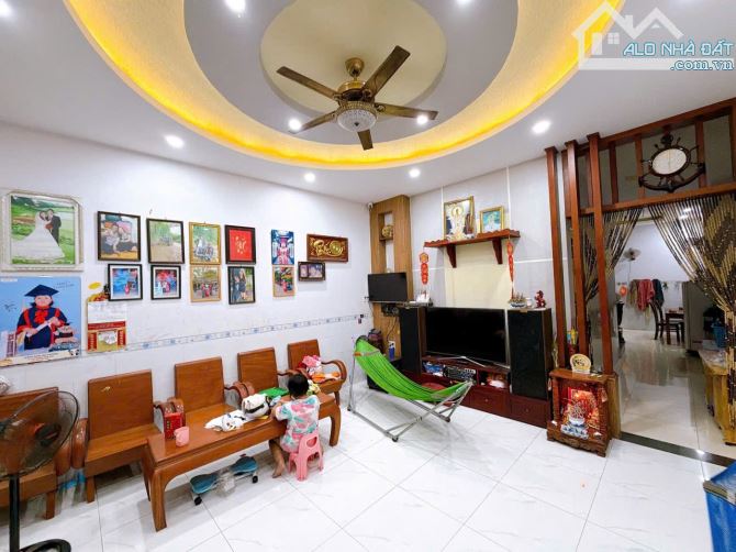 Bán Nhà Hạ giá 300 tr ( 4,5 tỷ còn 4,2 tỷ )  nhà 1 Lầu 1 Trệt mặt tiền chợ số 6  PTân Biê - 3