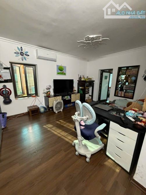 NHỈNH 4tỷ (thương lượng sâu) TẬP THỂ NGHĨA TÂN – LÔ GÓC – Ô TÔ ĐỖ CHÂN CẦU THANG