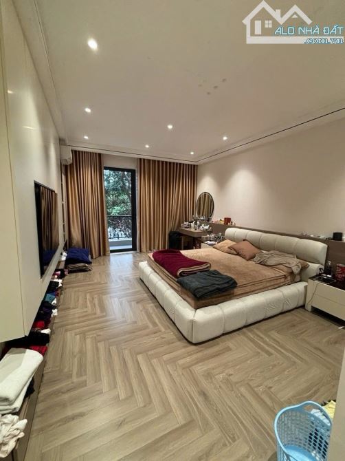 Bán nhà Liễu Giai 42m2, vị trí siêu đẹp, nội thất sang xịn, vài bước ra phố giá chỉ 9,7 tỷ