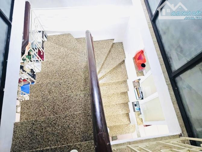 Bán Chung cư Giảng Võ. Diện tích sdung gần 100m2, 2ngủ, 2wc. Thiết kế 2 tầng. Sổ đỏ.