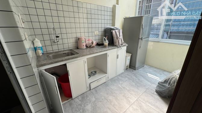 TẬP THỂ LÊ THÁNH TÔNG-VỊ TRÍ ĐỈNH-Ô TÔ ĐÔ-ĐẦY ĐỦ NỘI THÂT-Ở NGAY-NHÀ THOÁNG MÁT AN NINH