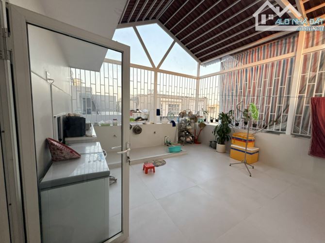 Bán hoặc cho thuê nhà phố 13E Intresco Bình Hưng 🏡Diện tích 7x20= 140m2 , 1 trệt 3 lầu - 4