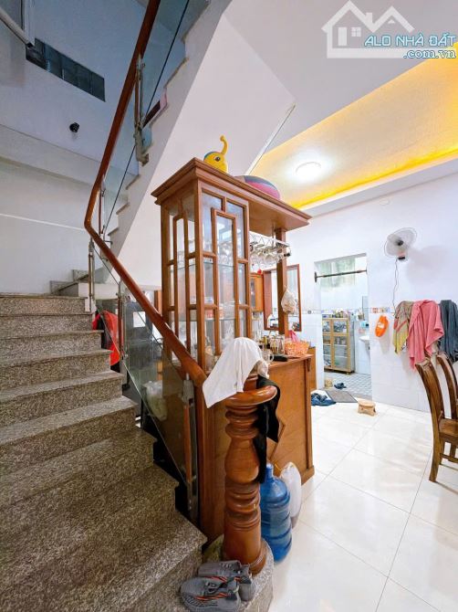 Bán Nhà Hạ giá 300 tr ( 4,5 tỷ còn 4,2 tỷ )  nhà 1 Lầu 1 Trệt mặt tiền chợ số 6  PTân Biê - 4