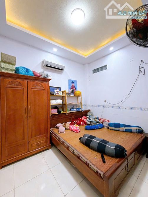 Bán Nhà Hạ giá 300 tr ( 4,5 tỷ còn 4,2 tỷ )  nhà 1 Lầu 1 Trệt mặt tiền chợ số 6  PTân Biê - 5