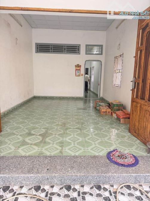 Cho thuê nhà 83 m2 đường Hồ Trung Hành có sân rộng 4 triệu - 6