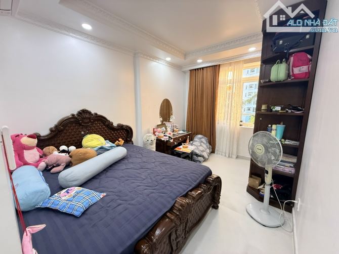 Bán hoặc cho thuê nhà phố 13E Intresco Bình Hưng 🏡Diện tích 7x20= 140m2 , 1 trệt 3 lầu - 6