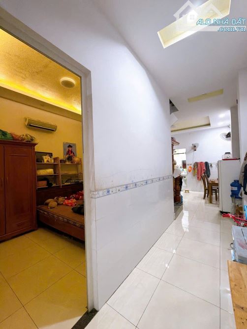 Bán Nhà Hạ giá 300 tr ( 4,5 tỷ còn 4,2 tỷ )  nhà 1 Lầu 1 Trệt mặt tiền chợ số 6  PTân Biê - 6