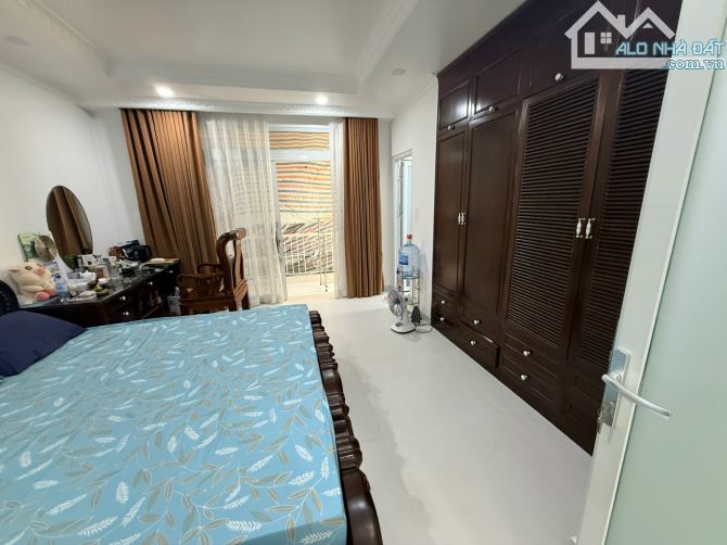 Bán hoặc cho thuê nhà phố 13E Intresco Bình Hưng 🏡Diện tích 7x20= 140m2 , 1 trệt 3 lầu - 7