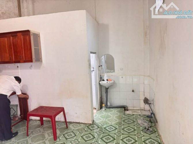 Cho thuê nhà 83 m2 đường Hồ Trung Hành có sân rộng 4 triệu - 9