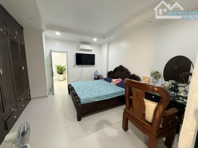 Bán hoặc cho thuê nhà phố 13E Intresco Bình Hưng 🏡Diện tích 7x20= 140m2 , 1 trệt 3 lầu - 9