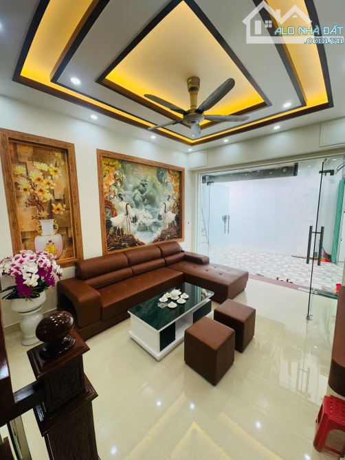 Chính chủ cần bán căn 60m2 3 mặt thoáng, ô tô đỗ trước cửa