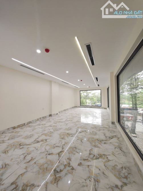 MẶT PHỐ LỚN 80M2X8T, LÔ GÓC XÂY MỚI ĐẲNG CẤP