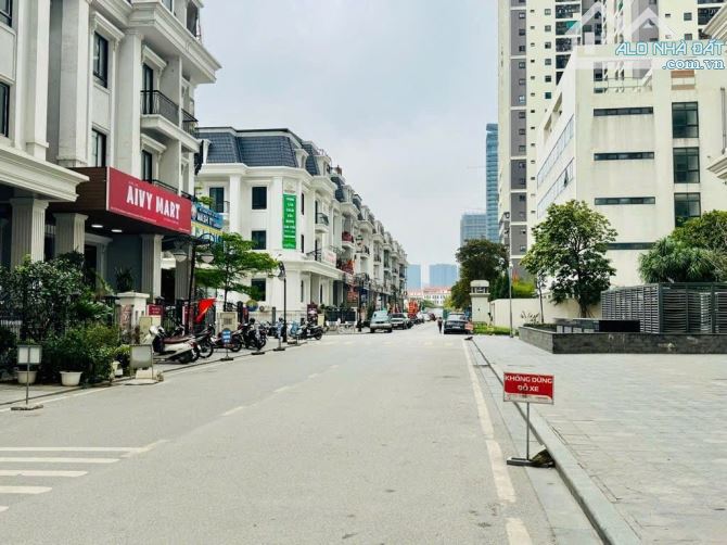 LIỀN KỀ CIPUTRA - VỊ TRÍ ĐẶC ĐỊA . TRƯỚC NHÀ OTO TẢI TRÁNH DỪNG ĐỖ NGÀY ĐÊM MẶT SAU 3 TOÀ