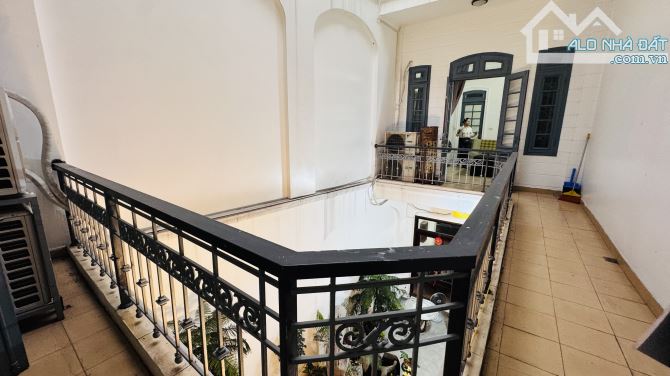 212m2 MẶT PHỐ VỈA HÈ HÀNG CÓT - BA ĐÌNH - Mặt tiền 6.9m