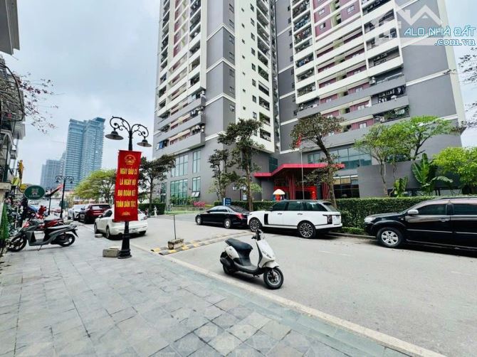 LIỀN KỀ CIPUTRA - VỊ TRÍ ĐẶC ĐỊA . TRƯỚC NHÀ OTO TẢI TRÁNH DỪNG ĐỖ NGÀY ĐÊM MẶT SAU 3 TOÀ