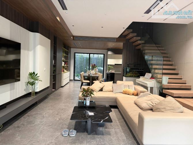 SIÊU PHẨM LIỀN KỀ LÁNG HẠ - GIAO NGAY VÀNH ĐAI 1 - VINHOMES GIẢNG VÕ - 7 TẦNG - 2 THOÁNG