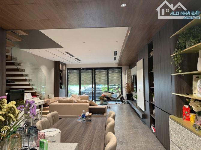 SIÊU PHẨM LIỀN KỀ LÁNG HẠ - GIAO NGAY VÀNH ĐAI 1 - VINHOMES GIẢNG VÕ - 7 TẦNG - 2 THOÁNG