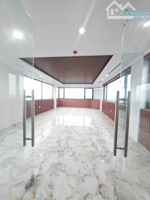 MẶT PHỐ LỚN 80M2X8T, LÔ GÓC XÂY MỚI ĐẲNG CẤP