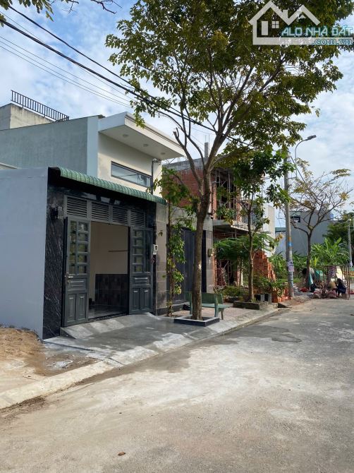 Nhà cấp 4 đường 10m ngay nguyễn xiển Long thạnh Mỹ Q9 cách vinQ9 200m