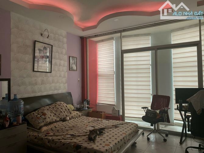 Bán nhà 4,5 tầng mặt tiền 57 Nguyễn Minh Hoàng,P12,Q Tân Bình cũ nay thuộc phường Bảy Hiền