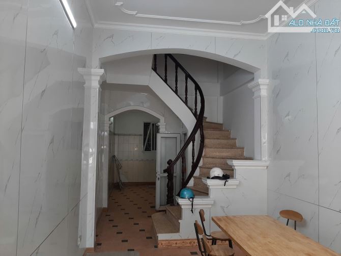 Cho thuê nhà 4 tầng,5 ngủ,3 wc ngõ 120 Trần Cung gần Bệnh viện E,Đh Điện lực