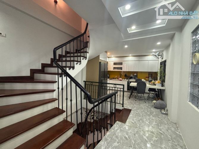 Bán nhà Giang Văn Minh 39m2, nhà đẹp ở ngay, khu phân lô, vài bước ra phố giá chỉ 9,5 tỷ