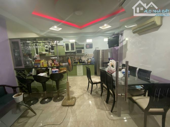 Bán nhà 4,5 tầng mặt tiền 57 Nguyễn Minh Hoàng,P12,Q Tân Bình cũ nay thuộc phường Bảy Hiền