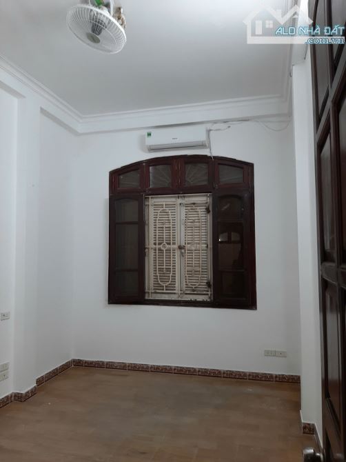 Cho thuê nhà 4 tầng,5 ngủ,3 wc ngõ 120 Trần Cung gần Bệnh viện E,Đh Điện lực