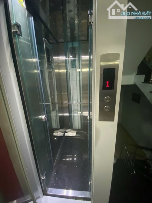 Bán nhà 4,5 tầng mặt tiền 57 Nguyễn Minh Hoàng,P12,Q Tân Bình cũ nay thuộc phường Bảy Hiền