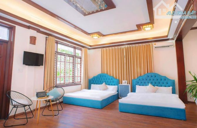 Bán khách sạn mặt phố Gia Ngư Hoàn Kiếm 500m2 13 tầng mặt tiền 20m 1400 tỷ 5 sao thuê 50tỷ