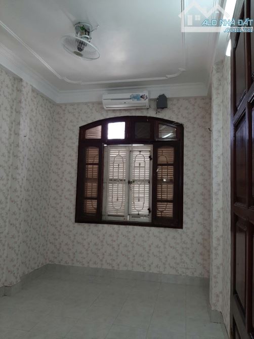 Cho thuê nhà 4 tầng,5 ngủ,3 wc ngõ 120 Trần Cung gần Bệnh viện E,Đh Điện lực