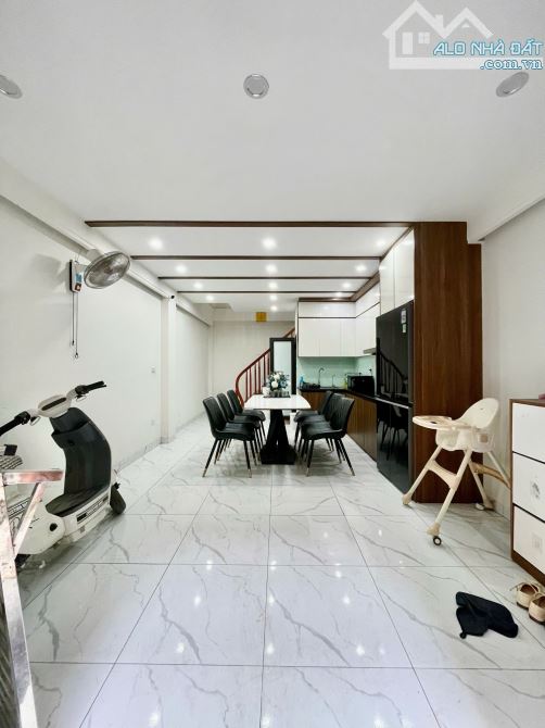 Bán nhà Đội Cấn 40m2, dân xây chắc chắn, vị trí siêu đỉnh, SH quay đầu giá chỉ 7,9 tỷ